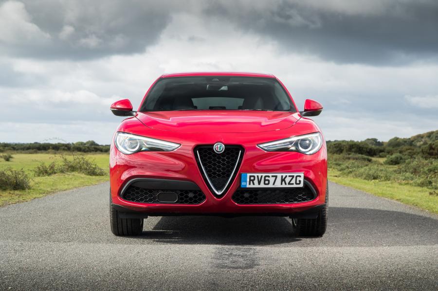  Alfa Romeo Stelvio (949) 2017 года  (UK) (фото 34 из 41)